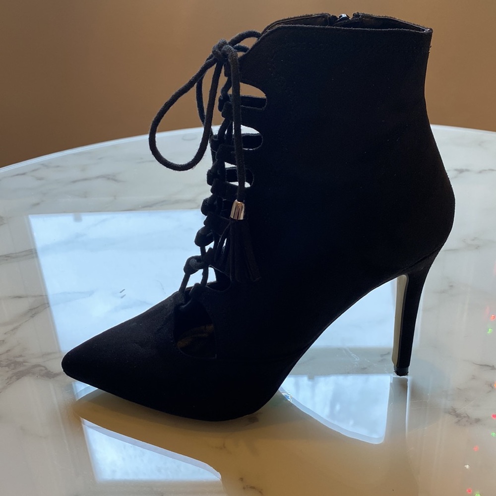 Zigi Soho lace up open front high heel booties in black. Size 9